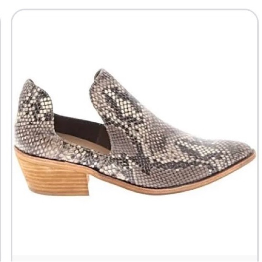 Chinese Laundry Snakeskin Patterned Loafers